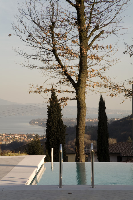 Pavimentazione e Bordo Piscina in Botticino